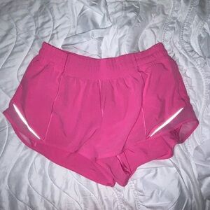 Lululemon size 8 2.5 hotty hot shorts
